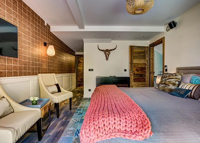 בקתה Peace And *