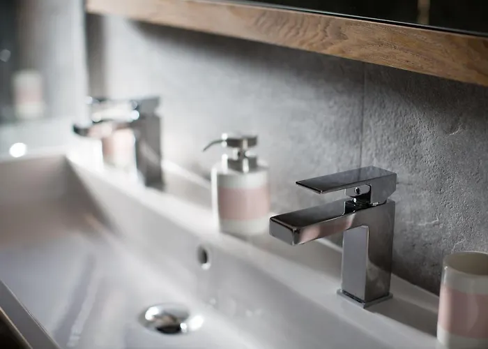 Peace And שאמוני